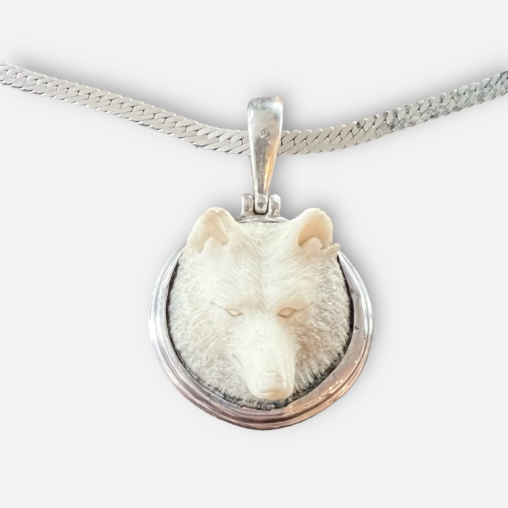 Vintage 3D Carved Wolf Head Pendant on Silver Necklace